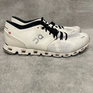 On Cloud Running Shoes Size 9.5